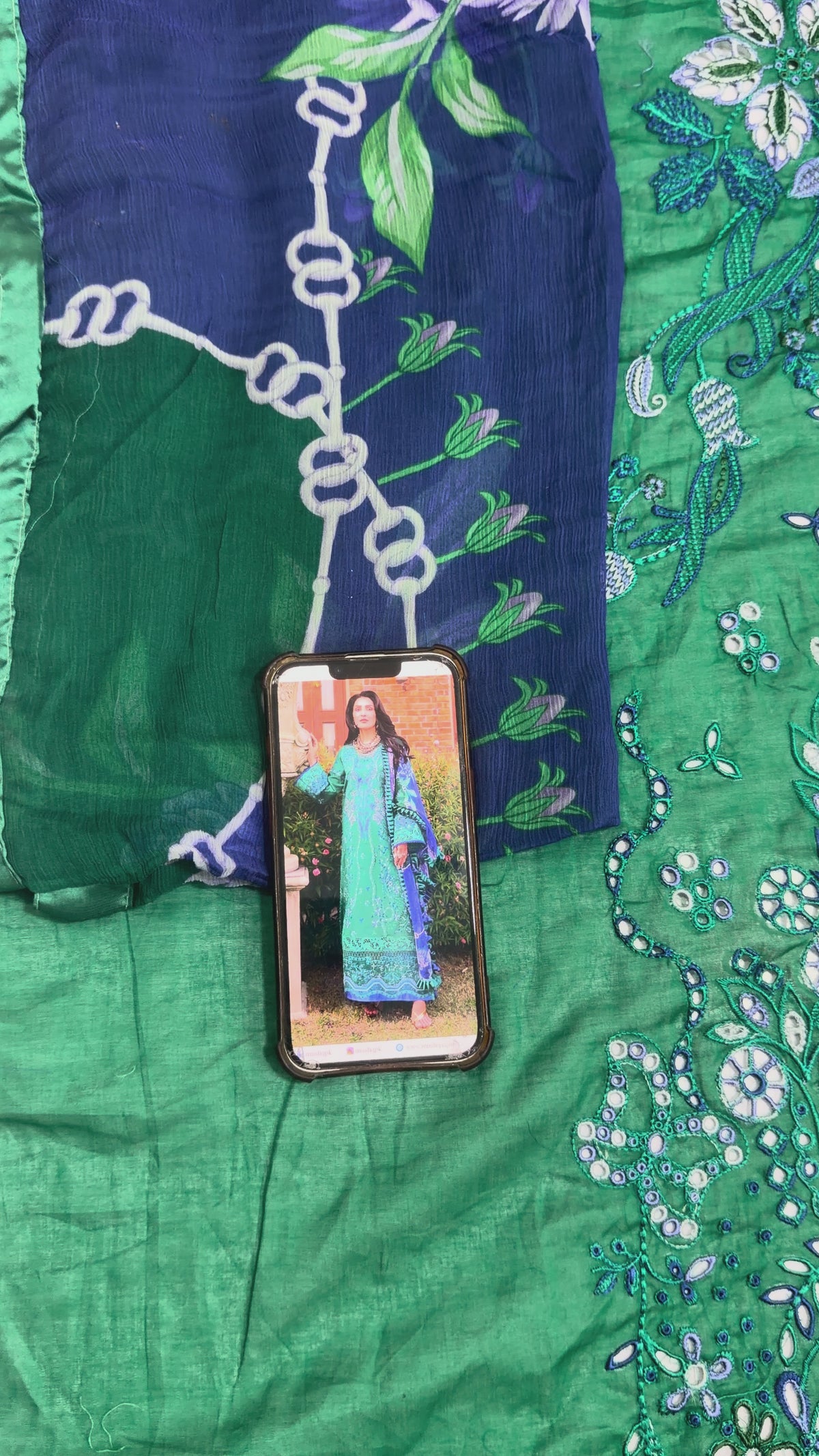 Mushq A Moi Chikan Embroidered Lawn Unstitched 3Pc Suit - Blooming Romance